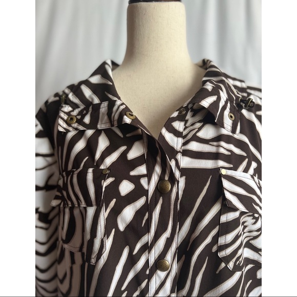 Zenergy by Chico’s Brown Zebra Print 3/4-Length Sleeve Top - Picture 2 of 6